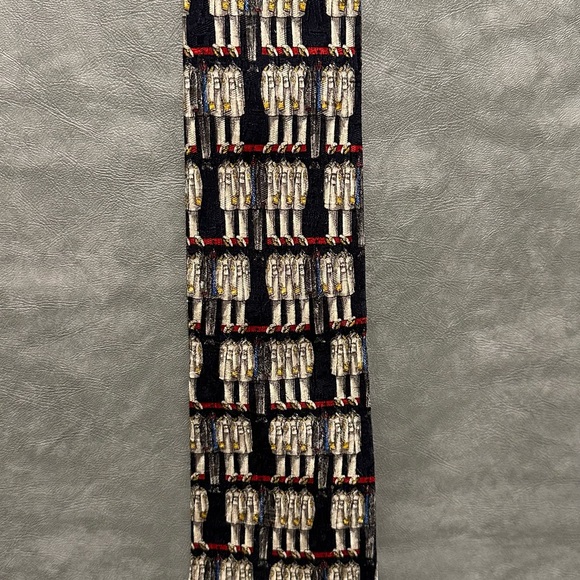 Neiman Marcus exclusive Ermenegildo Zegna 100% silk tie made in Italy. - Picture 4 of 6